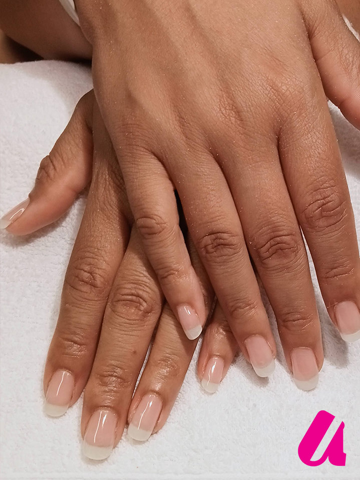 Naturel french manicure