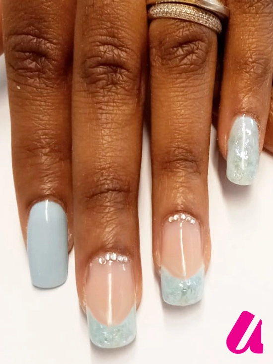 Baby blauw nailart nagels