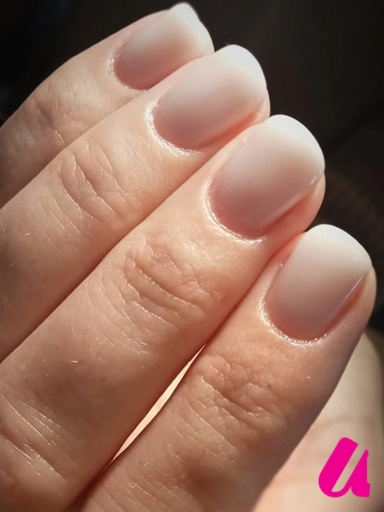 Biab Milky white nagels